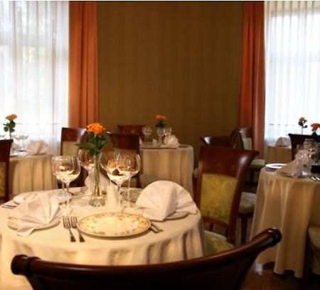 Ostoya Palace Hotel Краков Ресторан фото